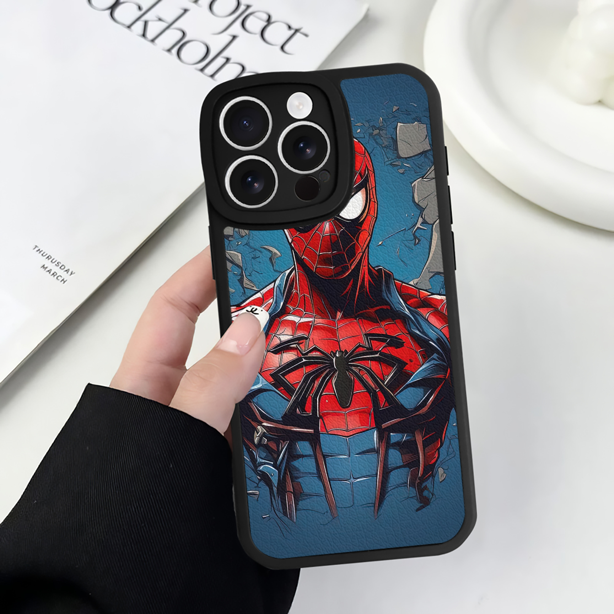 （画像用） Spider Man スパイダーマン 【iPhone 16シリーズ対応】シリコンスマホケース（レザー調） 材質：シリコン